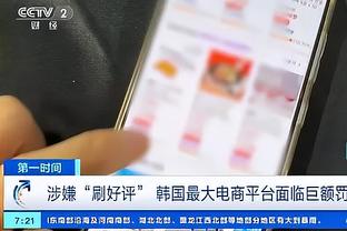 ?詹姆斯抱着奖杯领着队友回更衣室：都搞定了！宝贝~